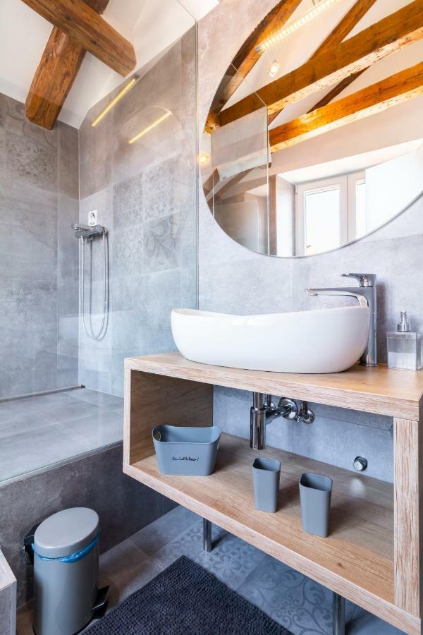 Luxury Apartment Sea View สปลิท ภายนอก รูปภาพ